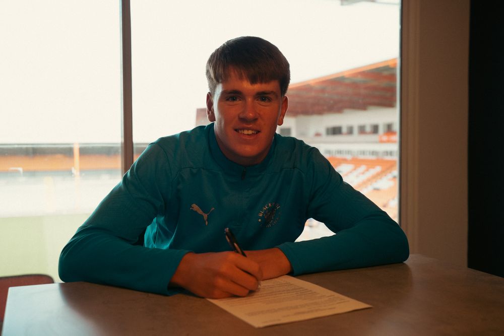 Josh-renton-signing.jpg Josh-renton-signing.jpg