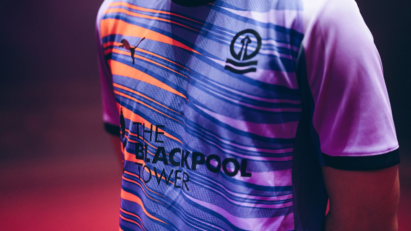 Blackpool FC Tie 希少 Blackpool FC Tie 希少 Tangerine Tie with Tower Logo